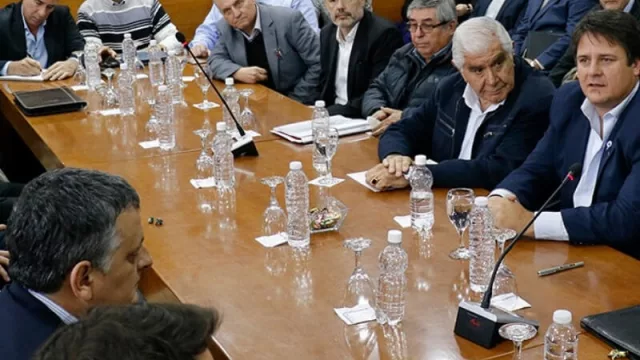 La mesa (no tan chica) de Vaca Muerta busca elevar las medidas de seguridad laboral en los yacimientos