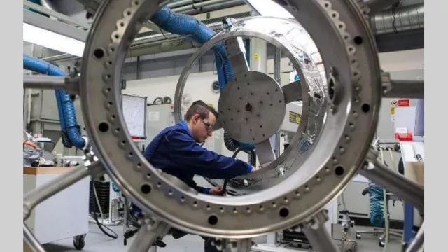 La industria cayó 11,6% en marzo pero con leve mejora frente a febrero