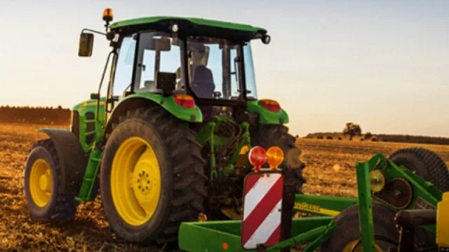 Manejo de tractor, uso de implementos y mecánica ligera