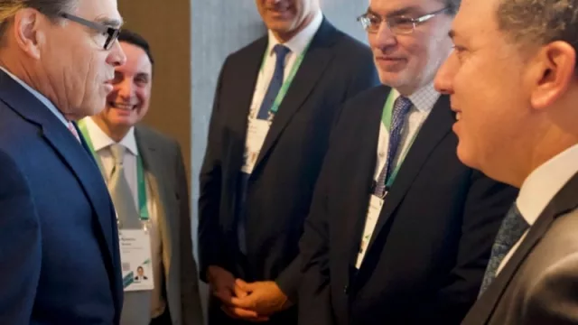 En la gira de Dujovne y Lopetegui por los EE.UU se habló de un nuevo gasoducto neuquino