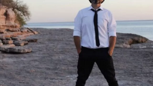 Noble Campo se viste de “gala” con la performance del artista plástico Martín Villalba