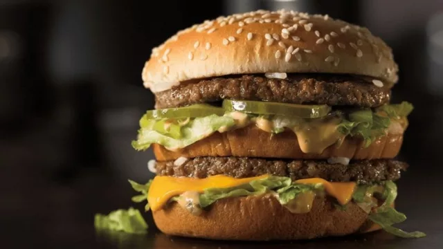 Cómo quedó la Argentina en el índice Big Mac tras la devaluación del peso
