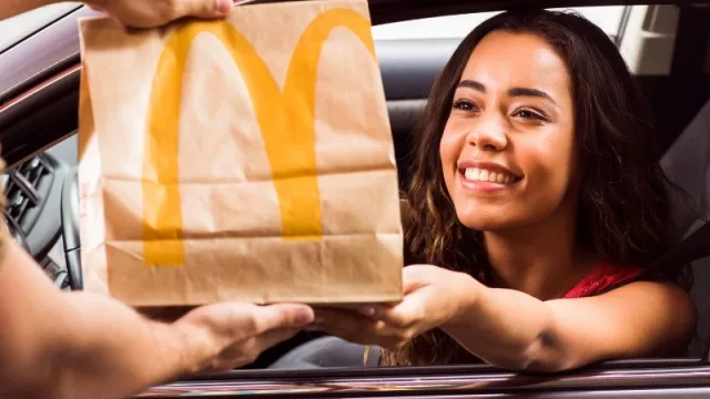 Ahora el AutoMac de McDonald’s está abierto las 24 horas, los siete días de la semana