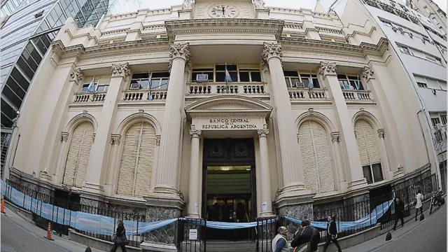 Con tasa debajo de 60% buscarán que haya menos pesos para domar la inflación