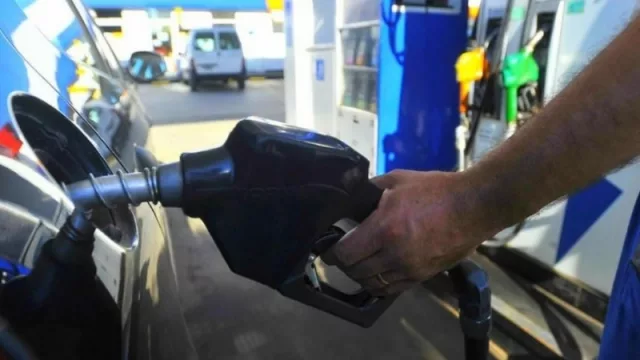 Variaciones en YPF: bajó la nafta y subió el gasoil