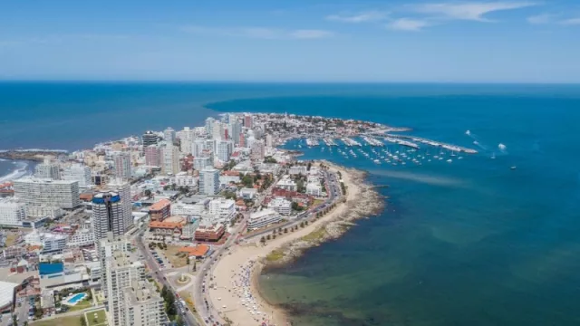 Más consultas y menos reservas (El Este uruguaya tendrá 14% menos turistas en verano)