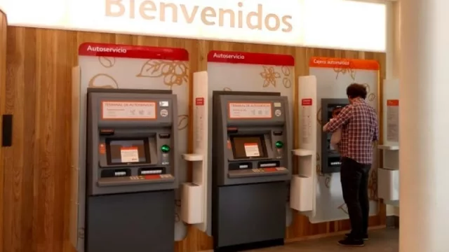¿Así serán los bancos del futuro? Estuvimos en la sucursal del Galicia sin cajas, con dos azafatas y un Starbucks
