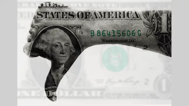 El dólar cayó un 4,4% y fue la baja más importante en 16 años