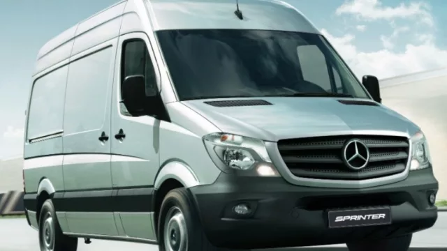 Mercedes Benz mostró toda su gama de modelos en el Paseo de la Costa