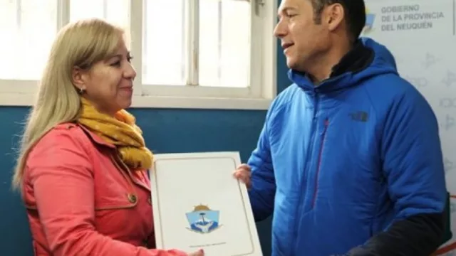 Gutiérrez entregó créditos a comerciantes afectados por la emergencia energética