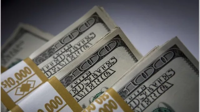 Con el real por encima de los 4 por dólar, crece la presión sobre el peso