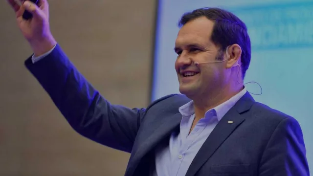 “Sólo cambié mi actitud y todo cambió”: una conferencia motivadora en el Hotel y Casino del Río