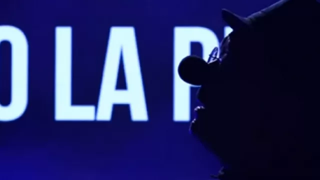 El artista que vendió miles de discos sin mostrar la cara, ahora canta sin maquillaje (Fabián Gómez se desnuda de Piñón Fijo)