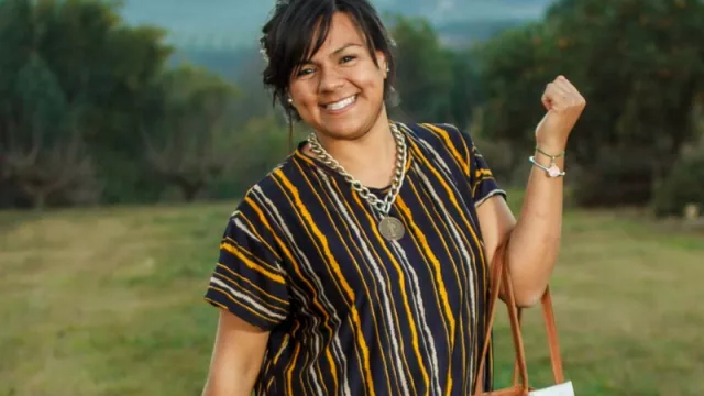 Ahora podés cargar la batería del teléfono desde tu cartera gracias a una tucumana