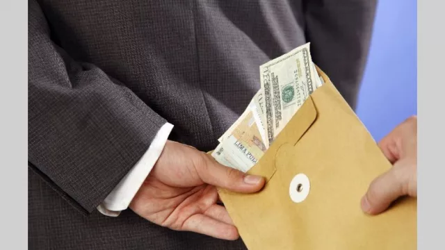 Los empresarios son considerados los más corruptos y el Gobierno saca la mejor nota