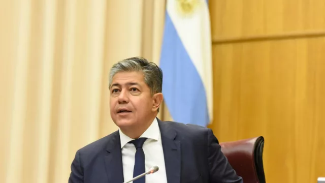 Figueroa criticó el “ajuste” en la UNCo y se mostró preocupado por despidos en Télam