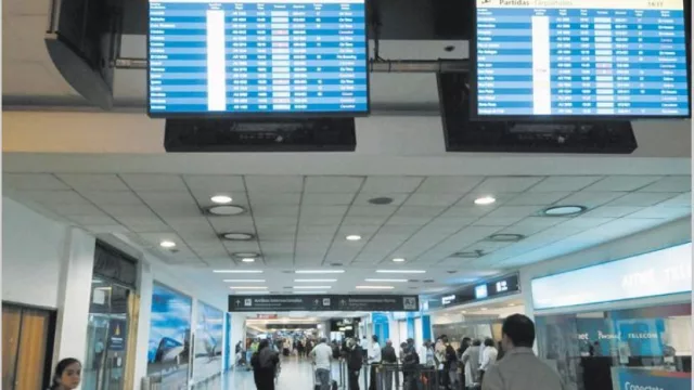 Por cada cinco argentinos que salieron del país sólo ingresaron dos extranjeros