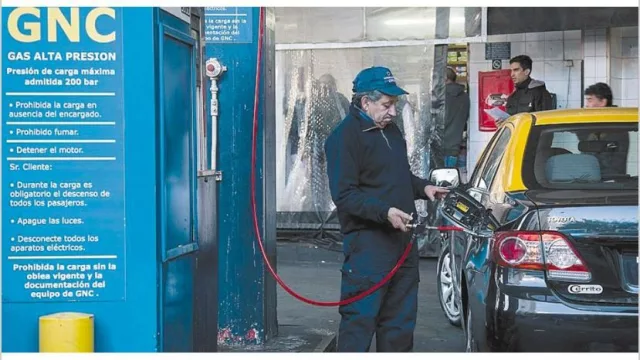 Aumentos de naftas alimentan el boom del GNC: en marzo, 35% más conversiones
