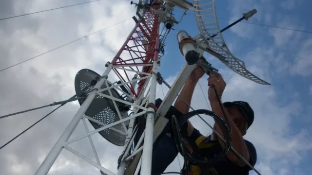 Se buscan inversores para mejorar el servicio de telefonía celular (en la ciudad): se necesita una red de infraestructura