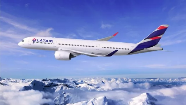 Latam Airlines terceriza servicios en UY: los desvinculados ganarían 30 % menos