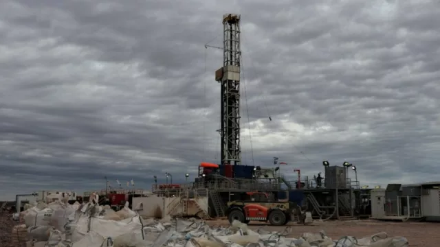 Comienzan a llegar las arenas “de sostén” para Vaca Muerta (el puerto de Bahía Blanca y su Zona Franca accionan en conjunto)