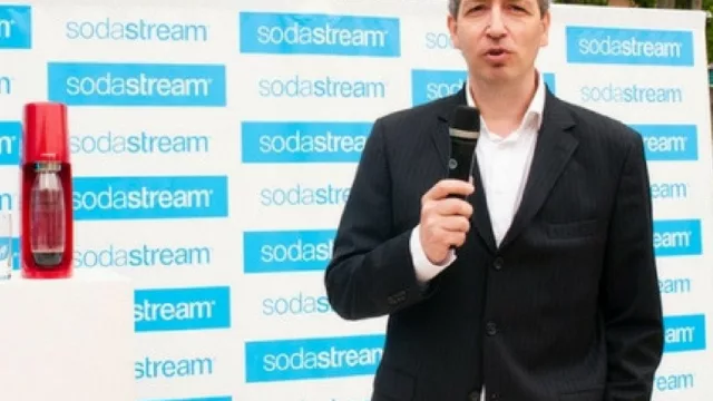 “A la mierda con las botellas de plástico”: con este eslogan llega Soda Stream (el Netflix de las gaseosas)