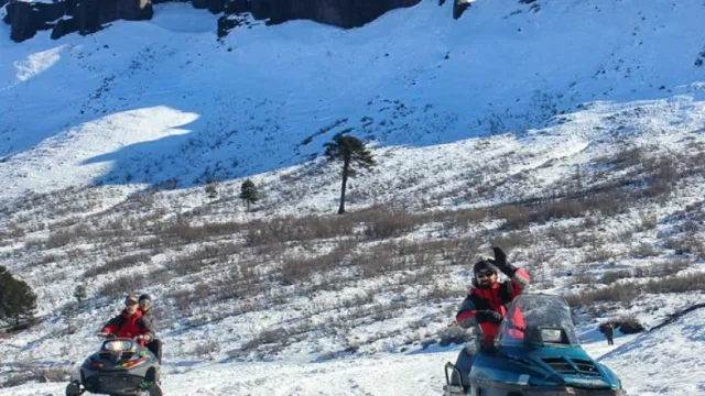 Primer Encuentro de Motos de Nieve en Copahue (un evento en las Termas)