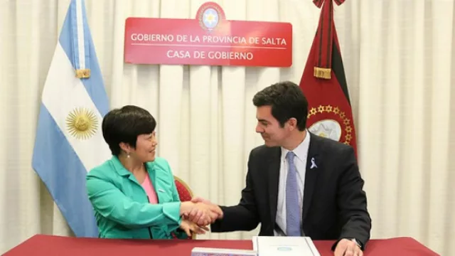 Urtubey firma un preacuerdo con BYD para instalarse en Salta