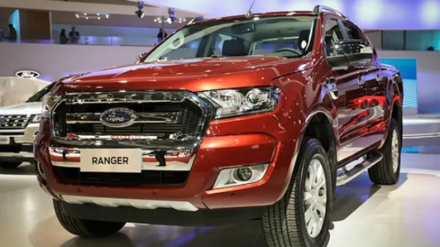 Ford le pone GNC a la Ranger y trae al Mondeo híbrido