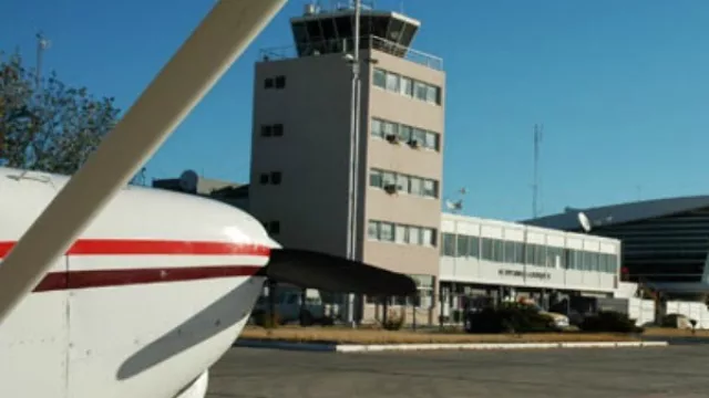 El Aeropuerto de Neuquén más cerca de poder operar con niebla (en equipo ILS ya se encuentra en Aduana)