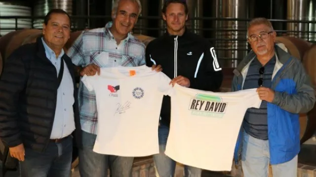 El “Rey David” pasó por Neuquén: entrega de premios y visita a la Bodega Familia Schroeder