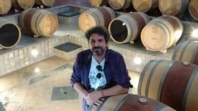 Iván Noble visitó la Bodega Familia Schroeder (no fue “Un Día Más” en su gira por Neuquén)