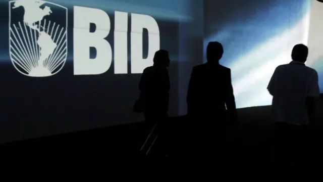 El BID cerca de financiar obras en la provincia: Gutiérrez viajó a EE.UU con la comitiva de Nación