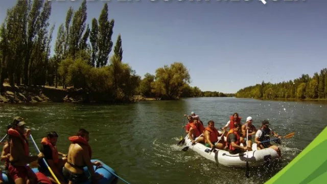 Sendas Patagónicas abre un nuevo local y lo festeja con la Flotada de la Confluencia