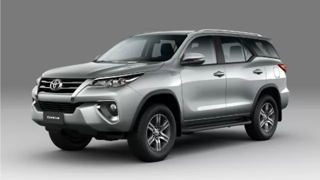 Lanzamiento: Toyota SW4 SR (cinco pasajeros)