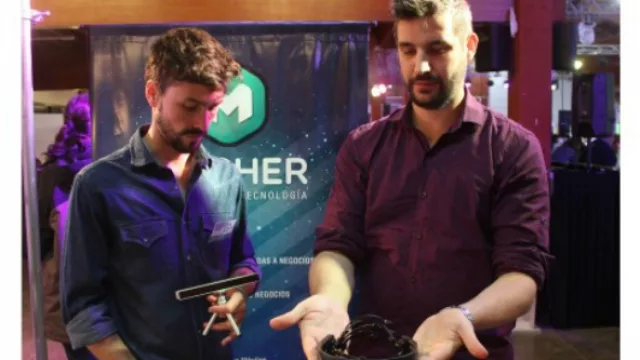 Juan López (derecha), director ejecutivo de Macher.