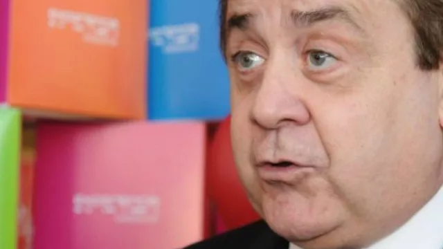 Llega a Neuquén el hombre que “le dedicó su vida a las mujeres” (se dice conocedor de su mundo)