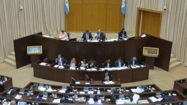 La Ley de impersonalidad de publicidad ya es un hecho en Neuquén (fue aprobada por mayoría)