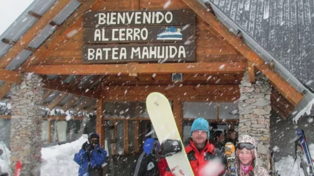 Batea Mahuida, el cerro que viene creciendo a pura nieve