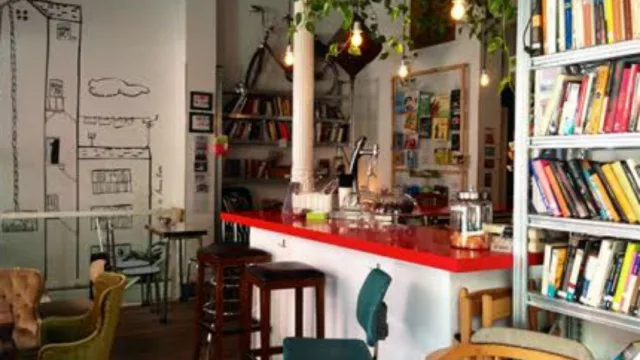 La semana de los Libros Libres se siente en las cafeterías neuquinas