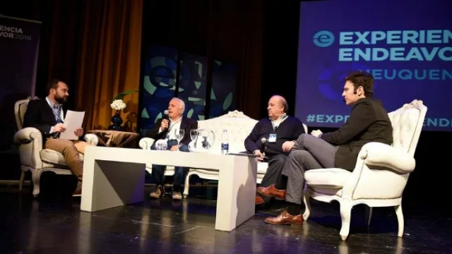 De izquierda a derecha: Julio Viola (hijo), Hugo Sánchez, Julio Viola (padre) y Nicolás Sánchez.