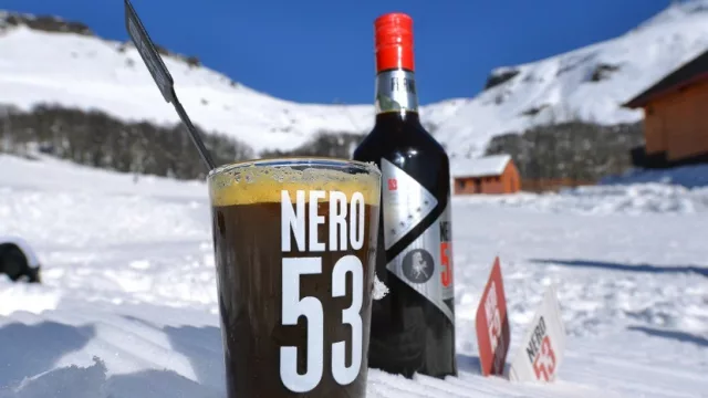 Fernet Nero 53, la estrella del parador Pradera del Puma en San Martín de los Andes