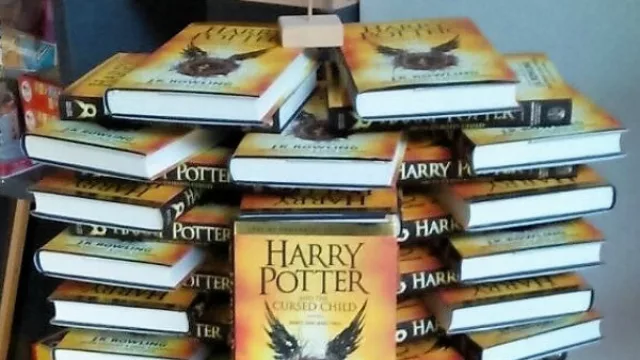 El nuevo libro de Harry Potter salió a la luz y fue un éxito en Neuquén (sólo en inglés y a $550)