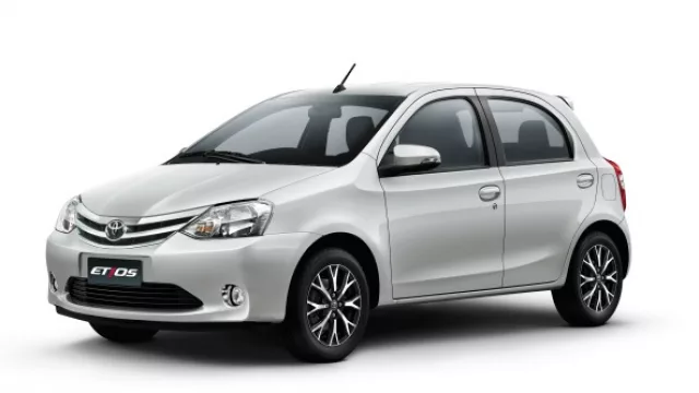 Toyota presenta Etios Platinum 2016 