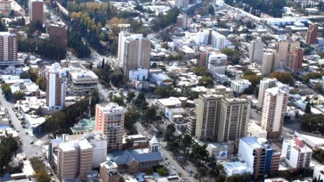 El drama del inquilino: 50% de los ingresos en alquiler y afines ($ 9.000 un depto en el centro)