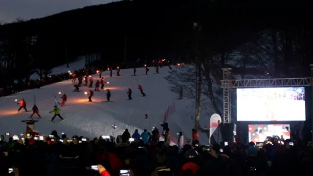 Cerro Castor realizó su emblemática Bajada de Antorchas