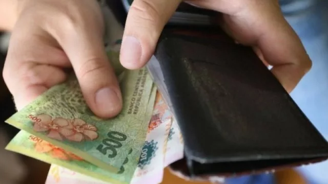 Los salarios crecieron solo 4,8% en junio y volvieron a perder contra la inflación