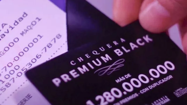 Lotería La Neuquina cambia mucho papel por plástico (en la Chequera Premium Black)