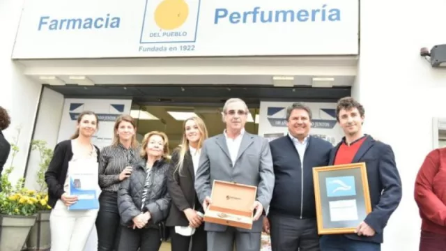 El intendente reconoció como comercio histórico a la Farmacia del Pueblo (con 100 años de historia en la ciudad)