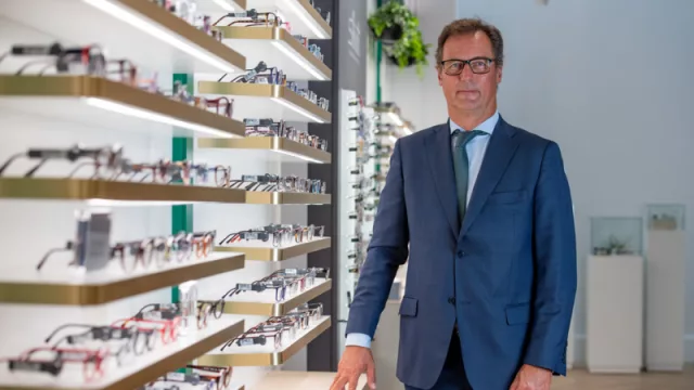 “En 5 años la digitalización llegará definitivamente a las gafas y veremos quién se queda con el negocio”